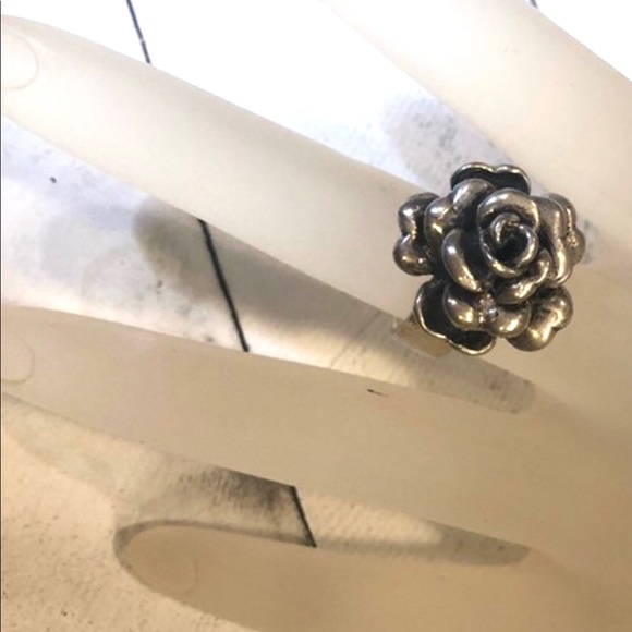 ROSE STERLING SILVER RING  .925 STAMPED ROSE IS 3/4” DIMENSIONAL AROUND SIZE 6 - Picture 3 of 14